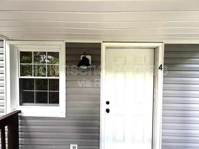 Building Photo - 807 Branson St
