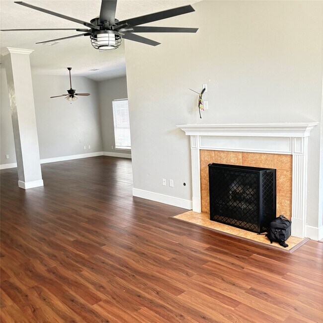 Building Photo - 20315 Aspenwilde Dr