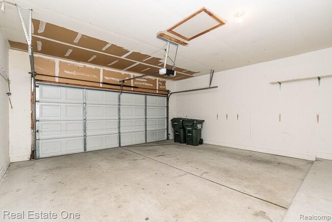 Building Photo - 619 Whitney Dr