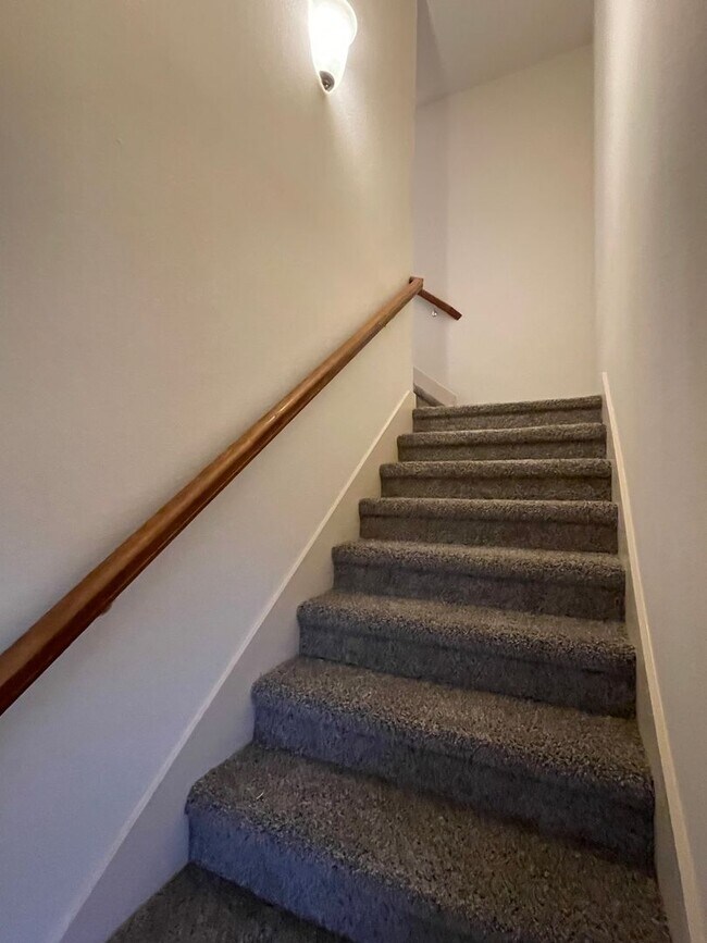 Building Photo - 1109-1111 Parkway Trail