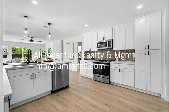 Building Photo - 4959 Park Dr