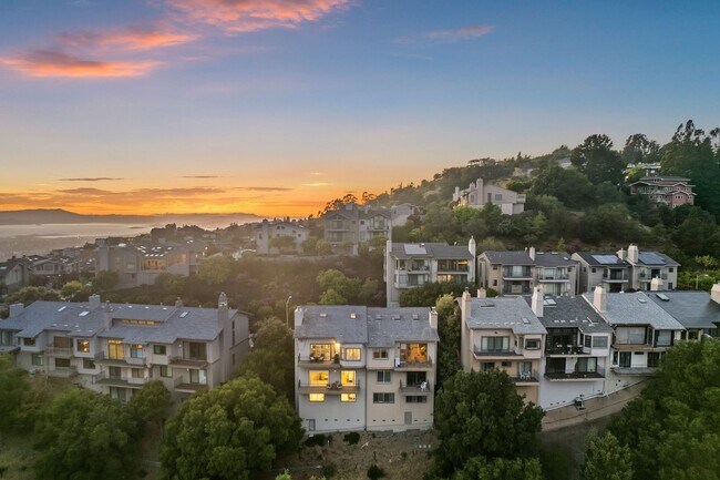 Building Photo - Spacious 4-Story Townhouse with Panoramic ...