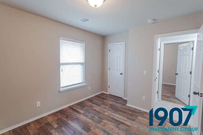 Building Photo - Stunning 3-Bedroom Home in OKC with Modern...