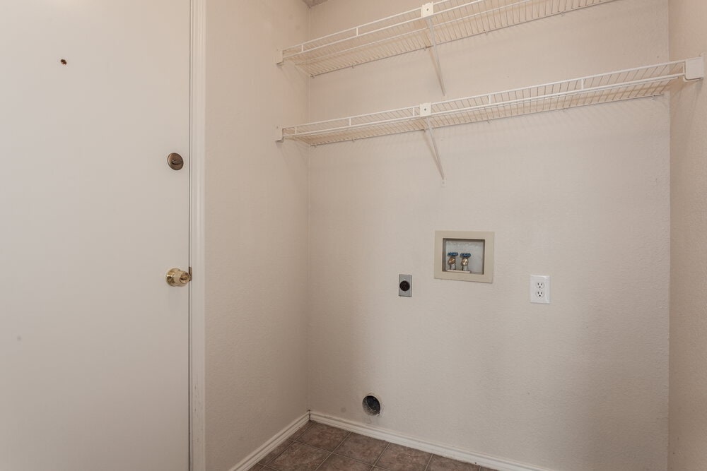 Building Photo - 10216 Aurora Dr