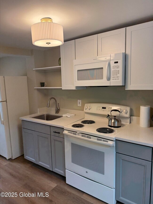 Building Photo - 56 Van Buren St