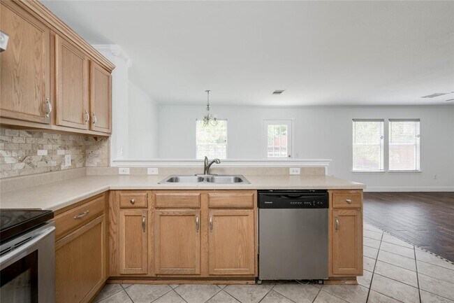 Building Photo - 8705 Davis Oaks Trail