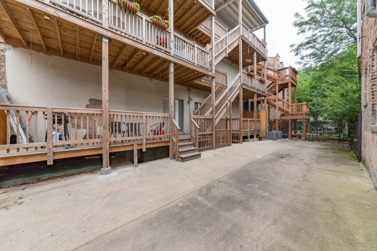 Building Photo - 2207 W Race Ave