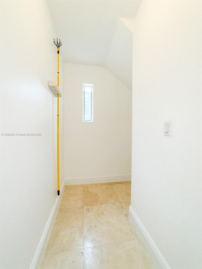 Building Photo - 10170 SW 75th Pl