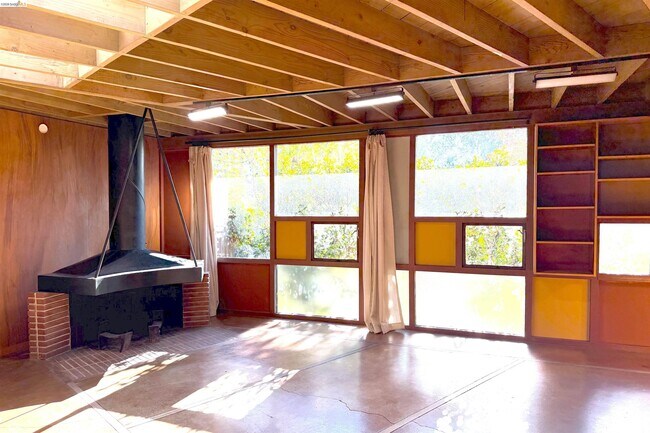 Building Photo - 25 Sunset Dr