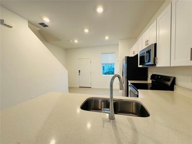 Building Photo - 2923 Skyline Lp