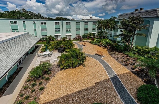 Building Photo - 1706 Belleair Forest Dr
