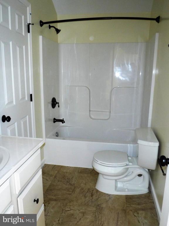 Building Photo - 756 Wiltshire Rd