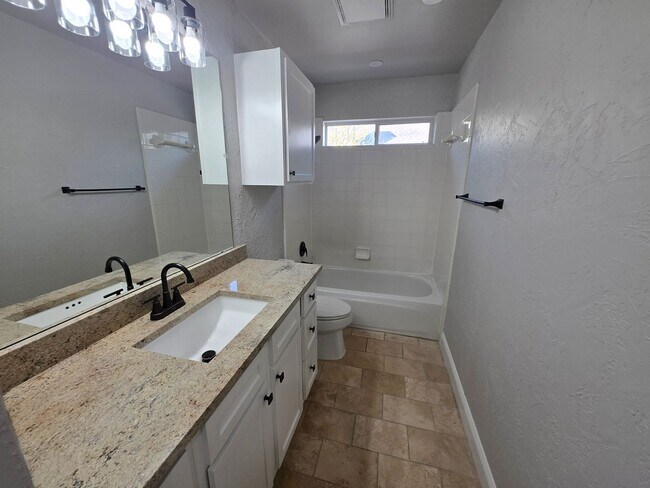 Building Photo - 6116 Thursby Ave