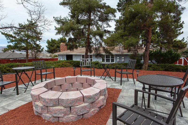 Building Photo - 7050 Pembroke Dr