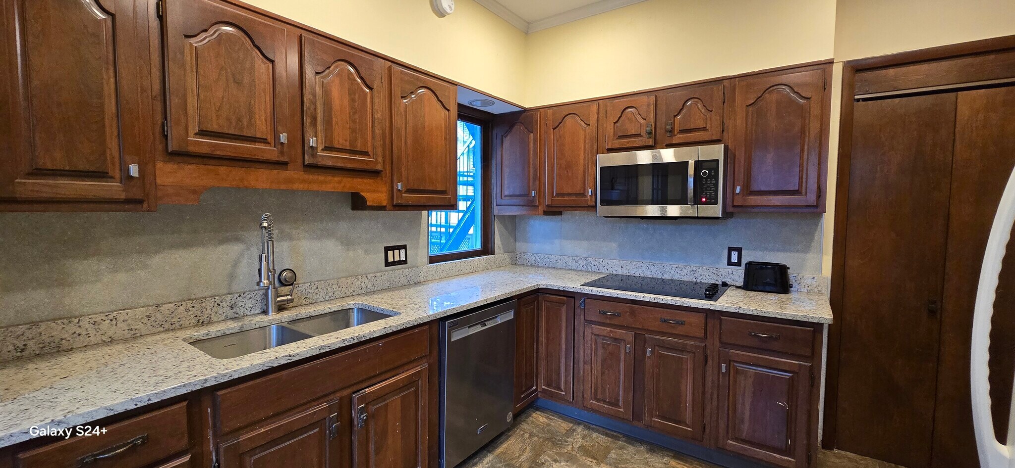 Building Photo - 1718 Capouse Ave