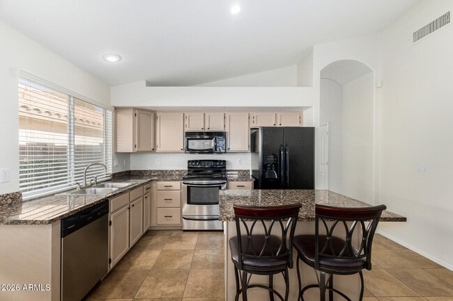 Building Photo - 1180 W Jeanine Dr