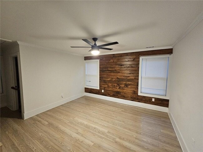 Building Photo - 1129 Graymont Dr SW