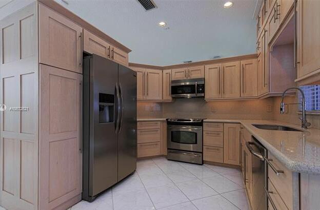 Building Photo - 1399 SW 18th St