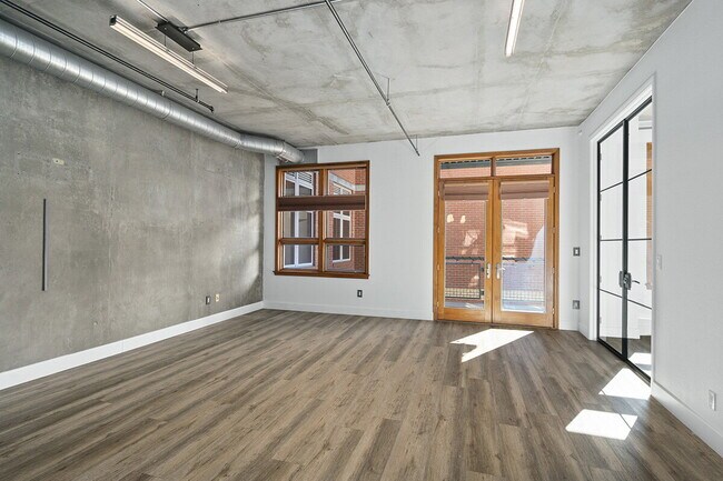 Building Photo - $3,695 - 1 Bed + Den / 1.5 Bath Condo at Parkloft Residence in Downtown San Diego