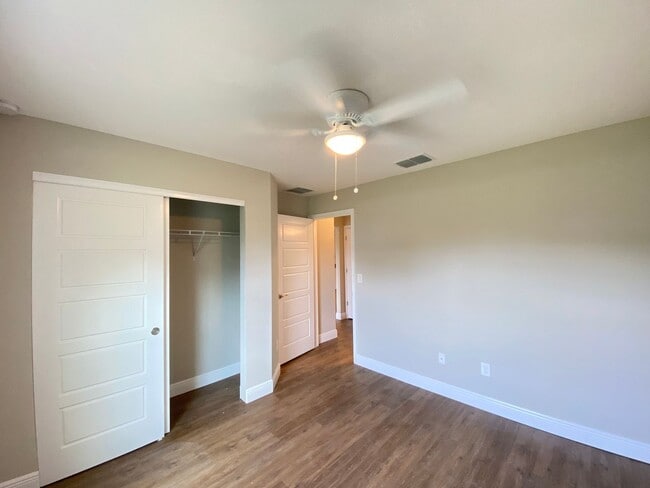 Building Photo - Custom Home - Desirable SE Ocala Neighborh...