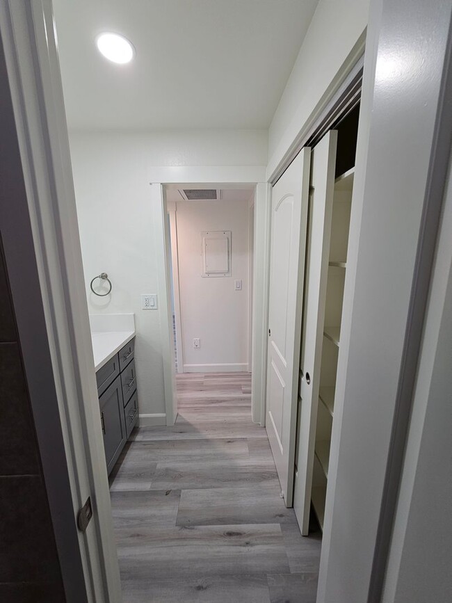 Building Photo - Gorgeous PRIVATE GATED COMMUNITY 3 Bed/2.5 Bath Townhome in Terrace Hills - San Jose