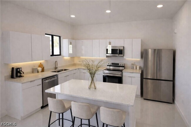 Building Photo - 2102 NW 25th Pl