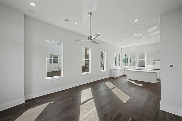 Building Photo - 381 E Greenbriar Ln