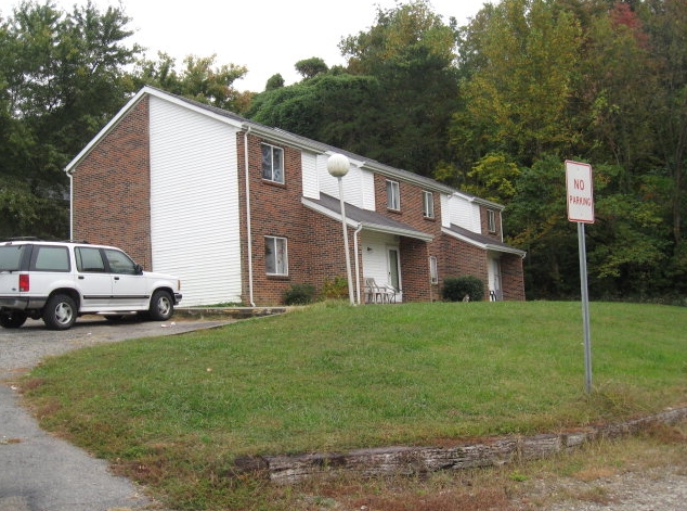 Primary Photo - Martin Street Apartments