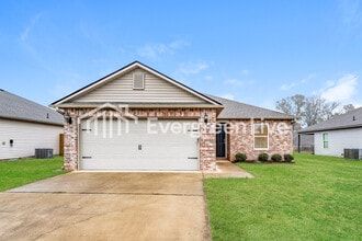 Building Photo - 16366 Creek Dr