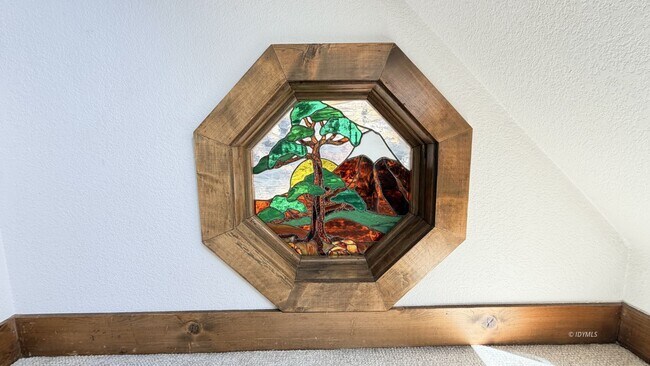 Building Photo - Large 3 Bedroom, 3 Bath Rental with Garage and Bonus Room