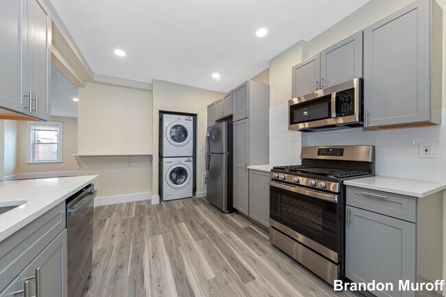 Building Photo - 44 Brackett St