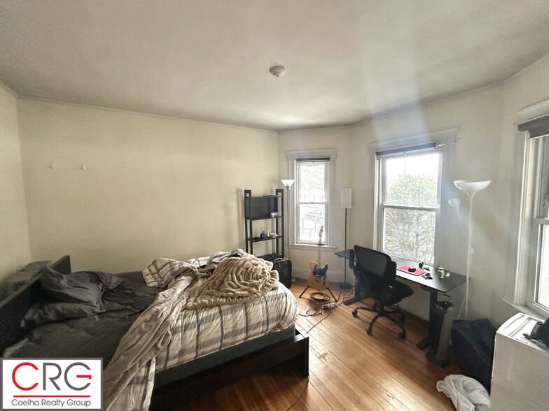 Building Photo - 183 College Ave