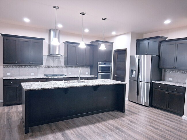 Building Photo - 4946 Skylark St NE