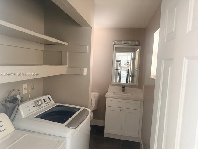 Building Photo - 10787 Royal Palm Blvd