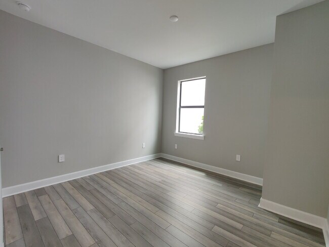 Building Photo - 6211 Baywood Ct
