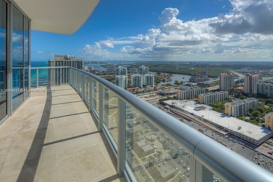 Building Photo - 17001 Collins Ave