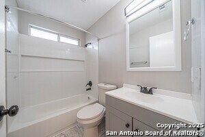 Building Photo - 423 Golden Walk