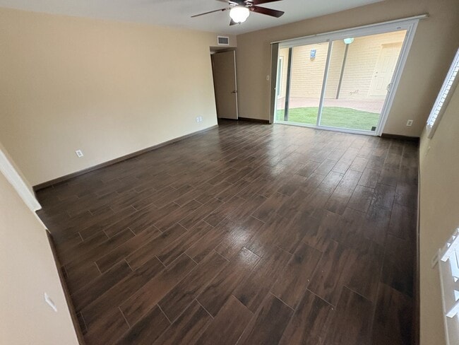 Building Photo - Highly sought community of Colonia Verde