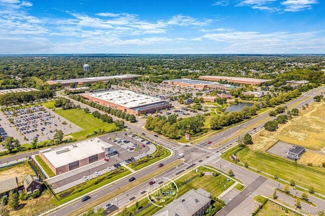 Building Photo - 725 Eastview Dr