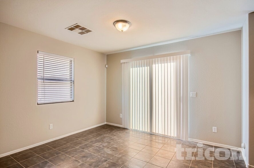 Building Photo - 13301 E Primrose Ln