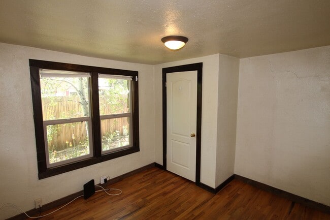 Building Photo - Charming Single-Story Home Near NAU | Fenced Yard + Fireplace