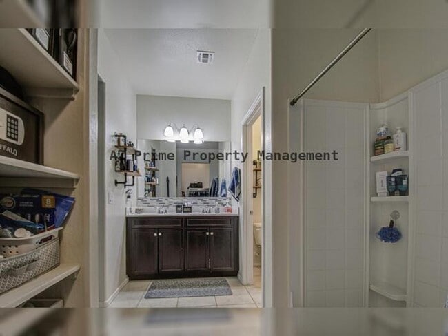 Building Photo - 30945 W Picadilly Rd