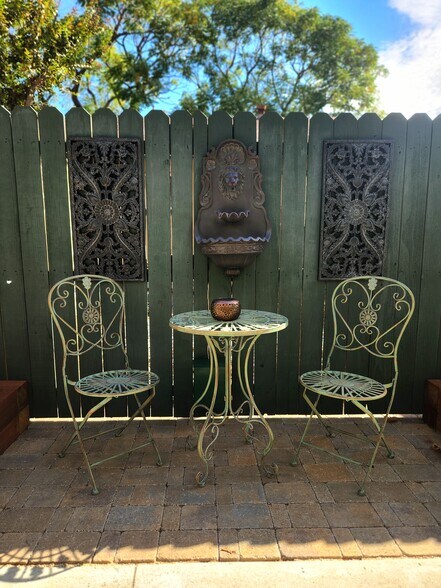 Walkway - 131 Montana St