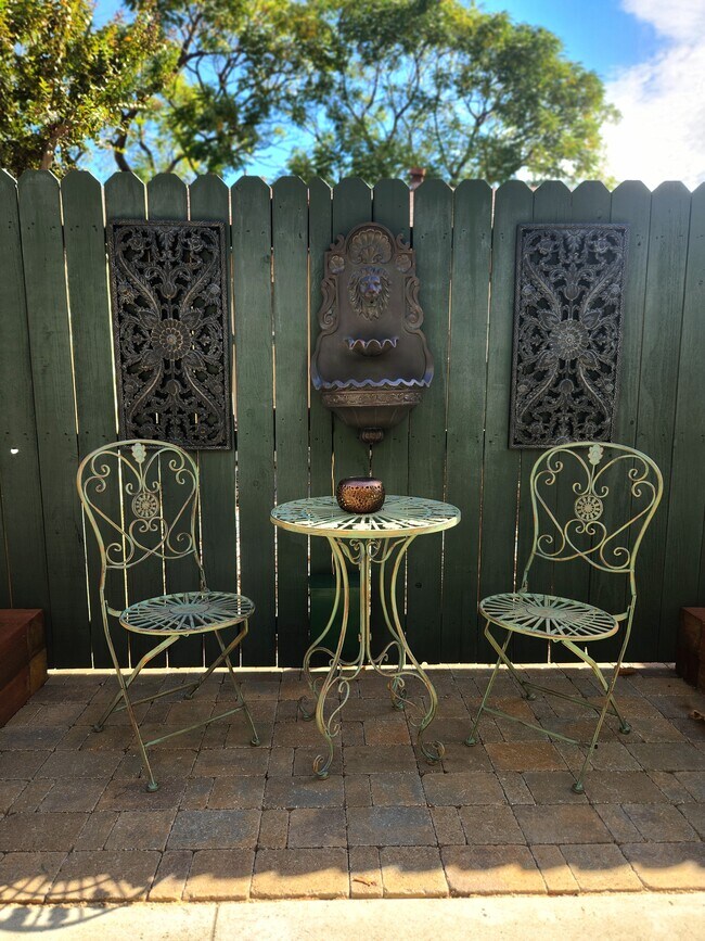 Walkway - 131 Montana St