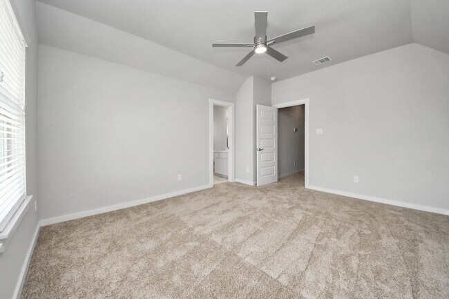 Building Photo - 1500 Sunrise Gables Dr