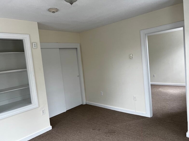 Building Photo - 452 Main St