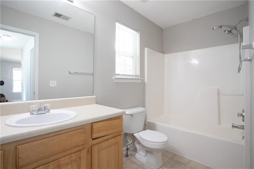 Building Photo - 645 Stadler Pointe