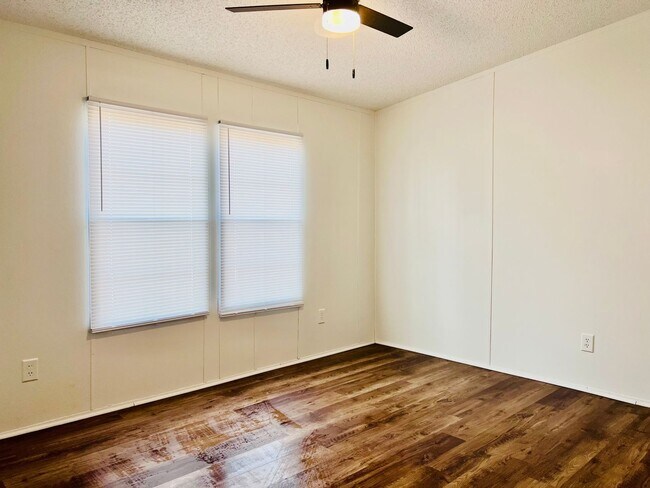 Building Photo - 4BR Home - Recently Updated - Available Soon!