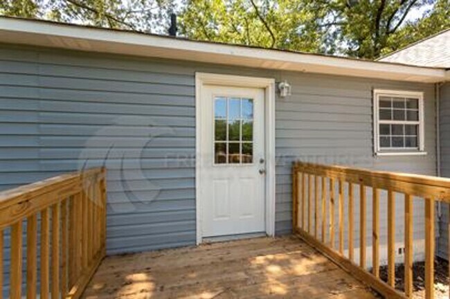 Building Photo - Flexible 3BR/2BA or 2BR + Den Home