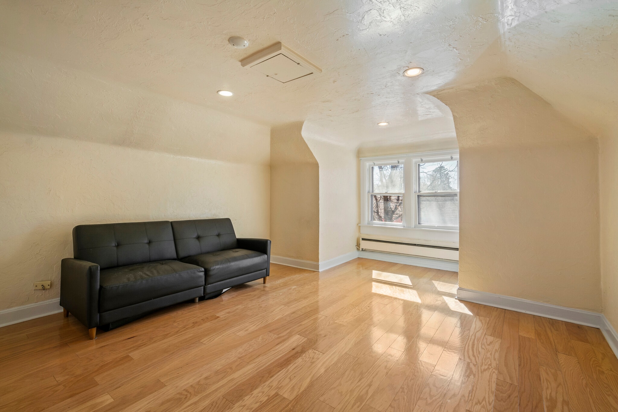 Building Photo - 2615 E 12th Ave